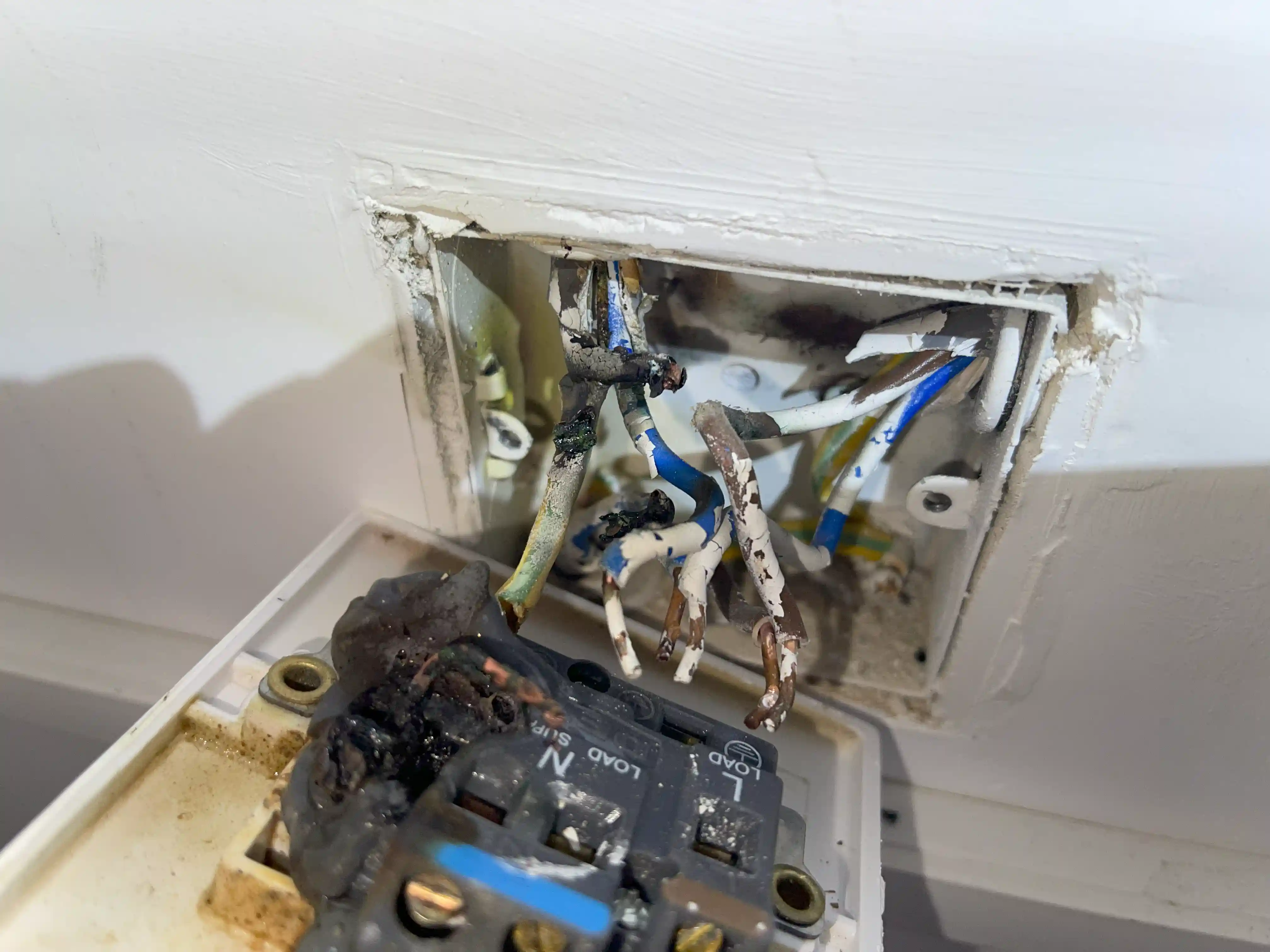 Emergency Electrician Sutton